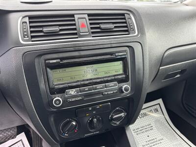 2011 Volkswagen Jetta   - Photo 8 - Sacramento, CA 95821