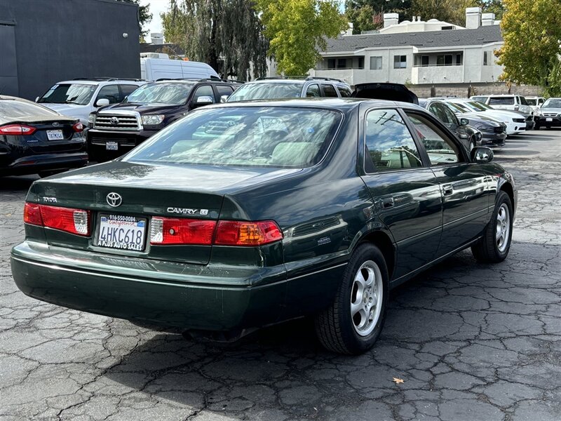 2000 Toyota Camry LE photo 2