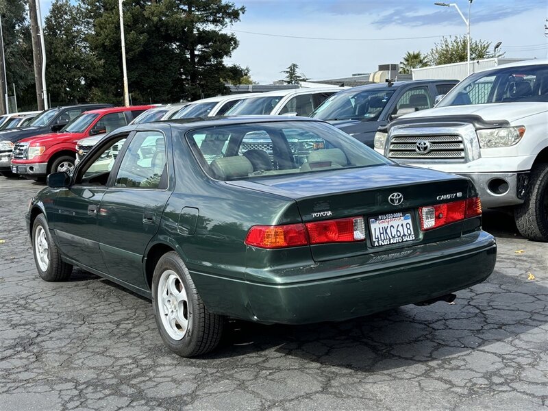 2000 Toyota Camry LE photo 4