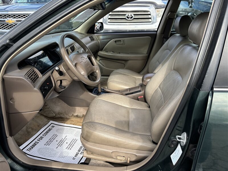 2000 Toyota Camry LE photo 6