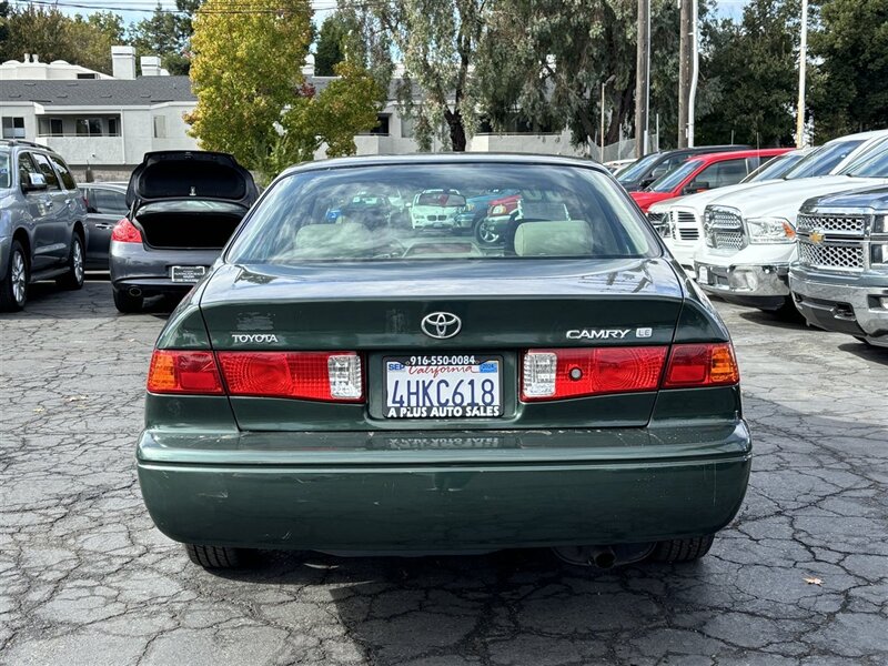 2000 Toyota Camry LE photo 3