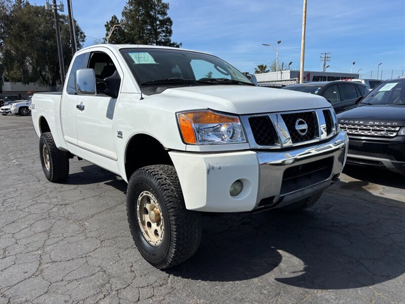 2004 Nissan Titan SE  