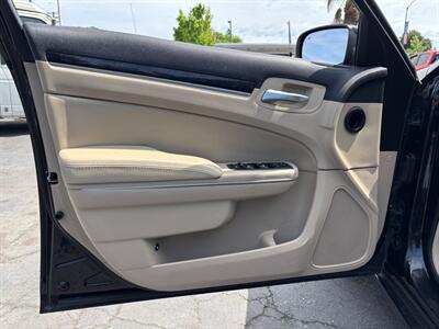 2013 Chrysler 300 Series   - Photo 15 - Sacramento, CA 95821