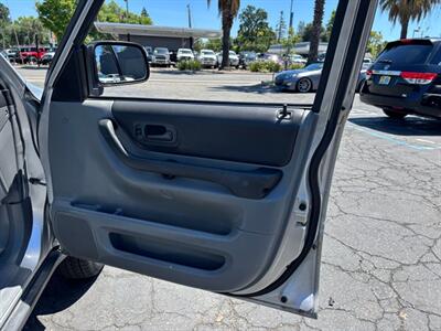 1998 Honda CR-V LX   - Photo 13 - Sacramento, CA 95821