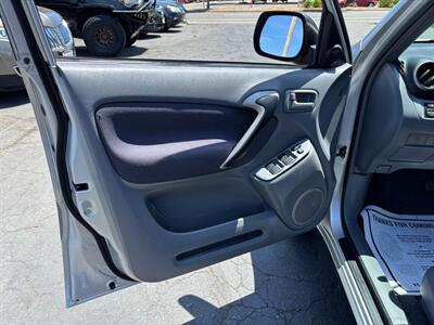 2001 Toyota RAV4   - Photo 14 - Sacramento, CA 95821