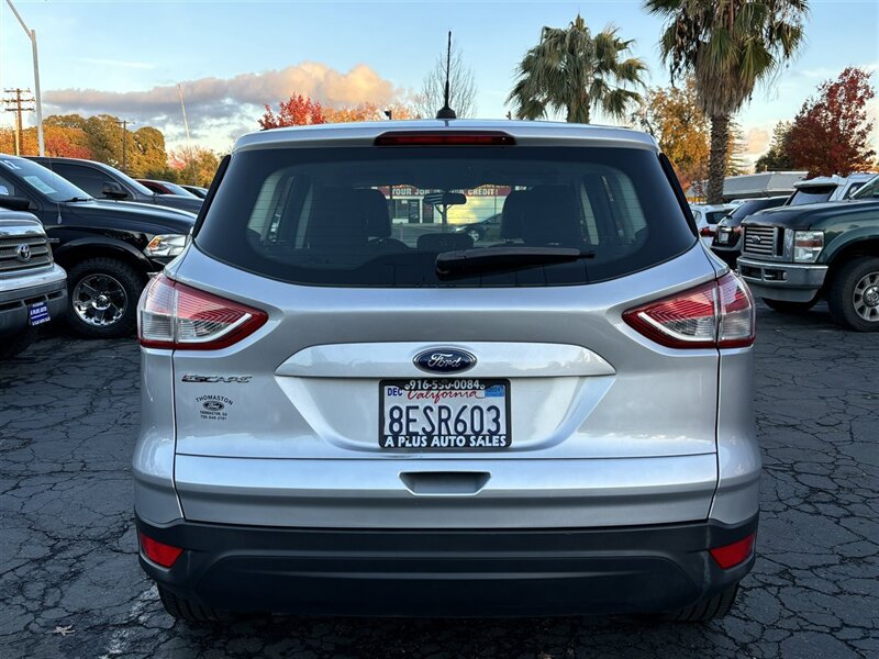 2015 Ford Escape S photo 4