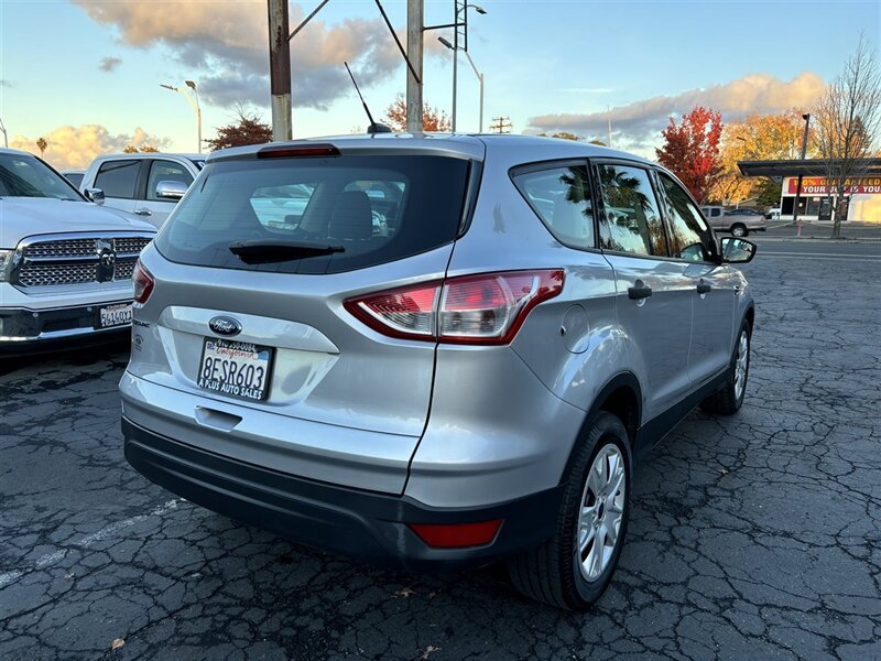 2015 Ford Escape S photo 3