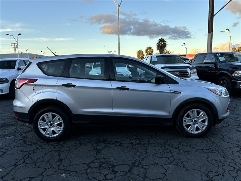 2015 Ford Escape S photo 2