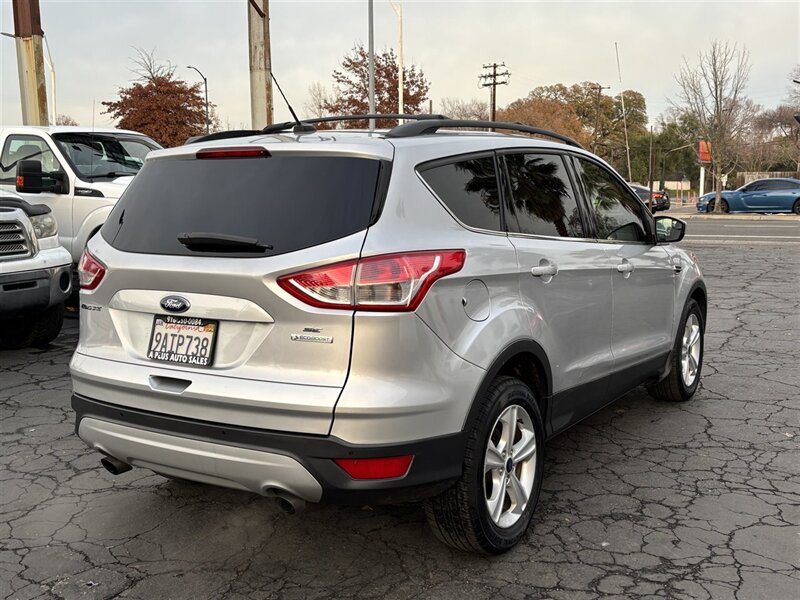 2015 Ford Escape SE photo 2