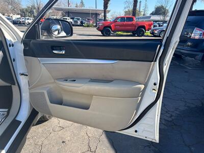 2014 Subaru Outback 2.5i - Photo 11 - Sacramento, CA 95821