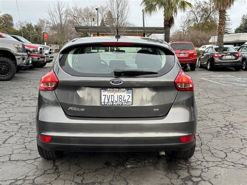 2016 Ford Focus SE photo 3