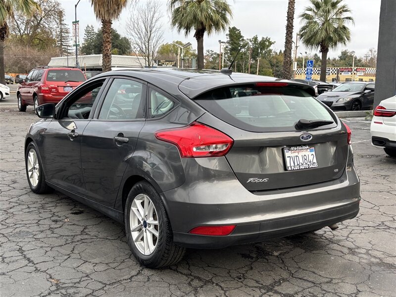 2016 Ford Focus SE photo 4