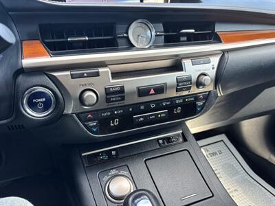 2014 Lexus ES 300h   - Photo 17 - Sacramento, CA 95821