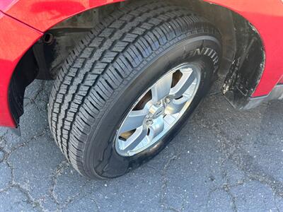 2011 Ford Escape Limited - Photo 14 - Sacramento, CA 95821