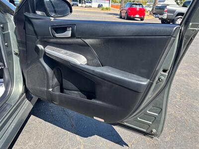 2014 Toyota Camry Hybrid SE   - Photo 10 - Sacramento, CA 95821