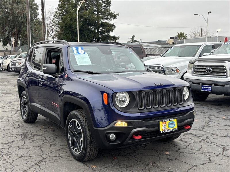 Jeep Renegade's photo