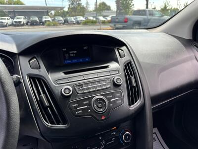 2015 Ford Focus SE - Photo 14 - Sacramento, CA 95821