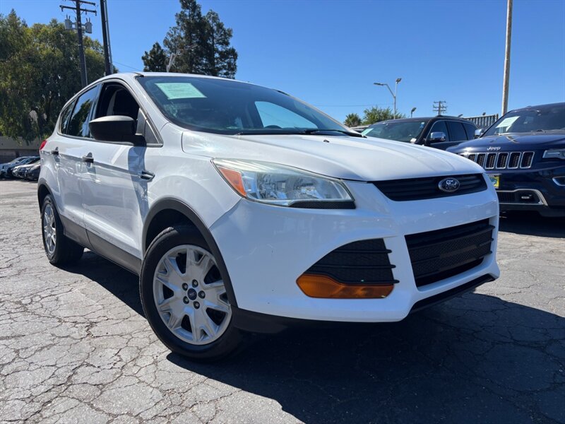 Oxford White 2016 Ford Escape SUV / Crossover Front-Wheel Drive Automatic