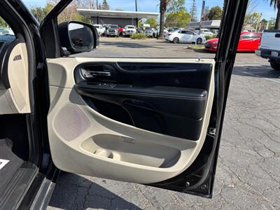 2019 Dodge Grand Caravan SXT   - Photo 12 - Sacramento, CA 95821