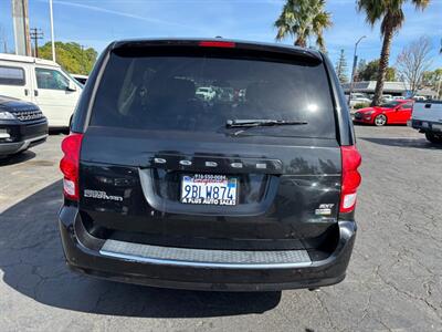 2019 Dodge Grand Caravan SXT   - Photo 4 - Sacramento, CA 95821