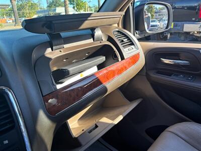 2013 Chrysler Town & Country Limited   - Photo 25 - Sacramento, CA 95821