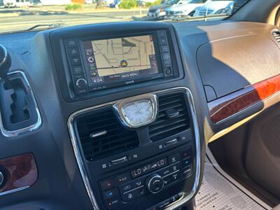 2013 Chrysler Town & Country Limited   - Photo 22 - Sacramento, CA 95821