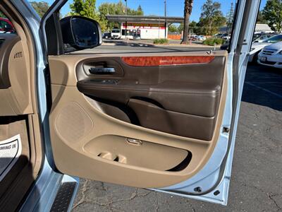 2013 Chrysler Town & Country Limited   - Photo 20 - Sacramento, CA 95821