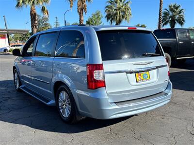 2013 Chrysler Town & Country Limited   - Photo 11 - Sacramento, CA 95821