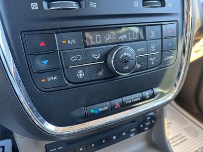 2013 Chrysler Town & Country Limited   - Photo 24 - Sacramento, CA 95821