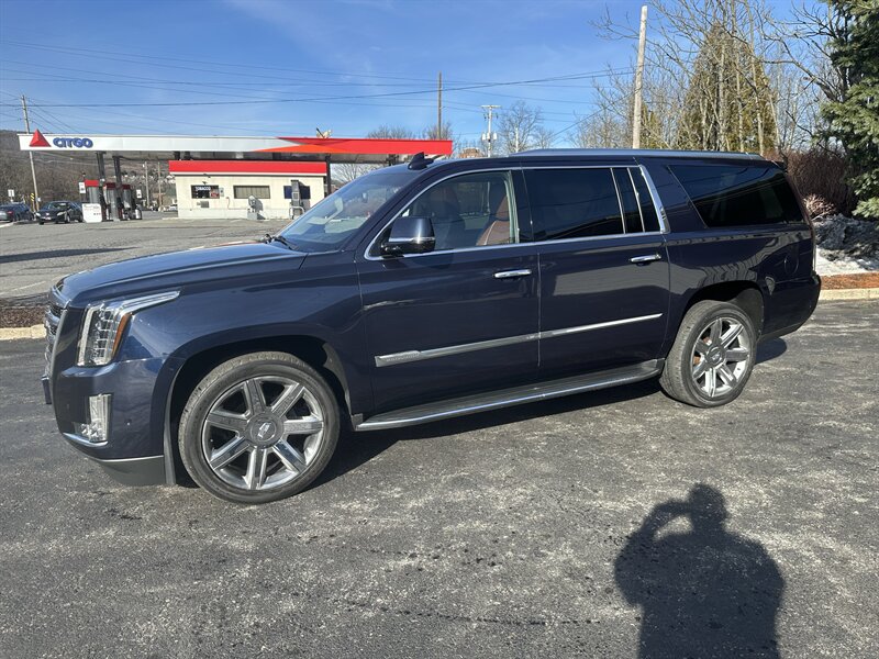 2017 Cadillac Escalade ESV Luxury  ESV - Photo 1 - Tamaqua, PA 18252