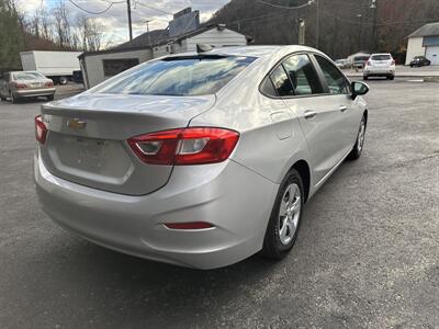 2017 Chevrolet Cruze LS Auto   - Photo 4 - Tamaqua, PA 18252