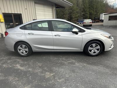 2017 Chevrolet Cruze LS Auto   - Photo 3 - Tamaqua, PA 18252