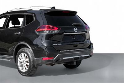 2017 Nissan Rogue SV   - Photo 18 - Dallas, TX 75220