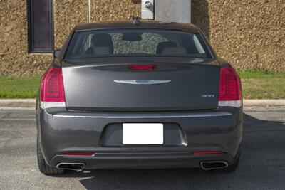 2018 Chrysler 300 Series Touring   - Photo 13 - Dallas, TX 75220