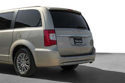 2014 Chrysler Town & Country Touring-L   - Photo 14 - Dallas, TX 75220