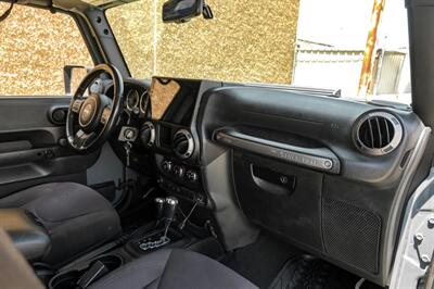 2015 Jeep Wrangler Unlimited Sport   - Photo 13 - Dallas, TX 75220