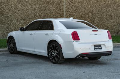 2016 Chrysler 300 Series Limited   - Photo 11 - Dallas, TX 75220