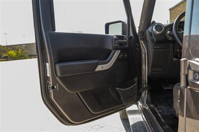 2014 Jeep Wrangler Unlimited Rubicon   - Photo 30 - Dallas, TX 75220