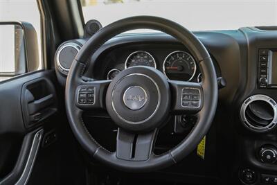 2014 Jeep Wrangler Unlimited Rubicon   - Photo 16 - Dallas, TX 75220