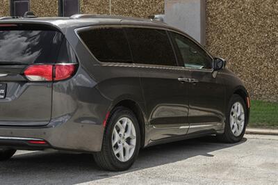 2020 Chrysler Pacifica Touring L Plus   - Photo 12 - Dallas, TX 75220