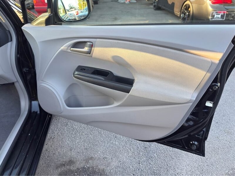 2011 Honda Insight LX   - Photo 15 - Burbank, CA 91505