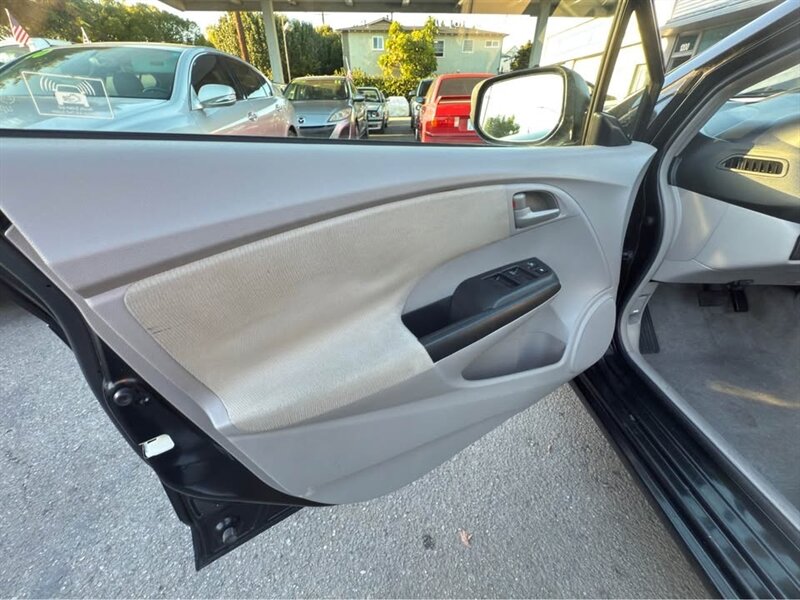 2011 Honda Insight LX   - Photo 8 - Burbank, CA 91505
