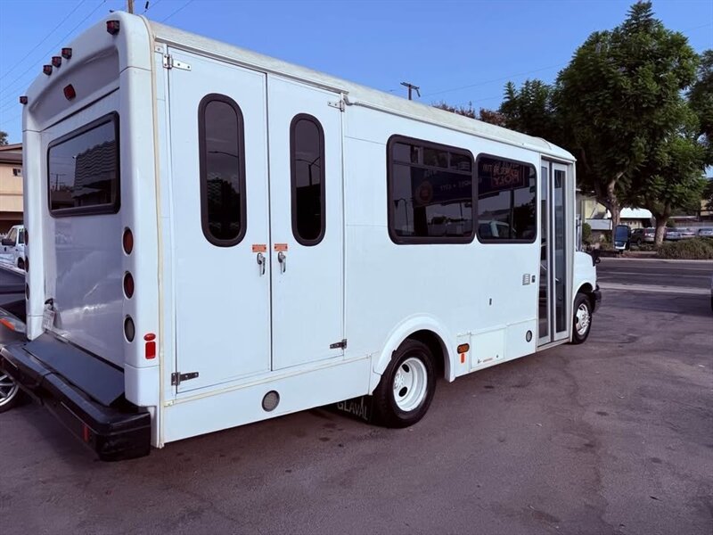 2016 CHEVROLET EXPRESS G4500 - Photo 6 - Burbank, CA 91505