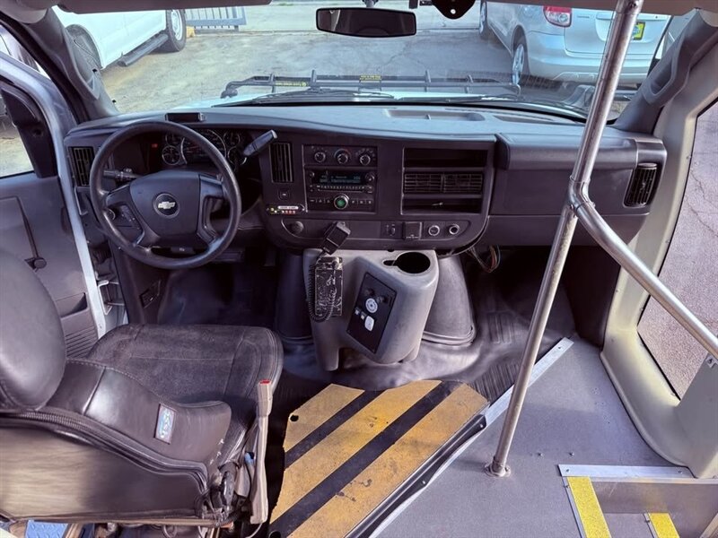 2016 CHEVROLET EXPRESS G4500 - Photo 9 - Burbank, CA 91505