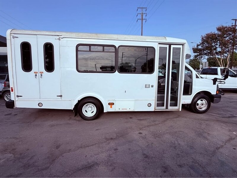 2016 CHEVROLET EXPRESS G4500 - Photo 5 - Burbank, CA 91505