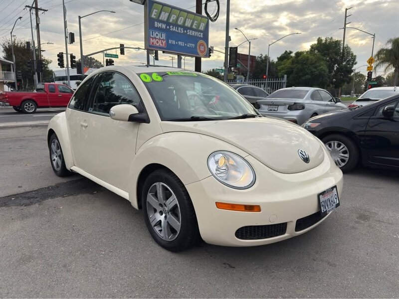 2006 Volkswagen New Beetle 2.5's photo