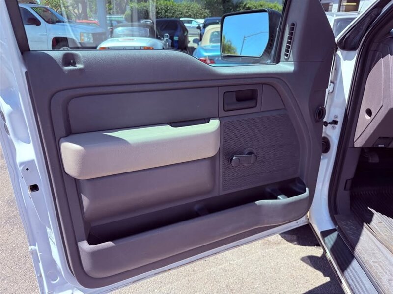 2009 Ford F-150 STX - Photo 12 - Burbank, CA 91505