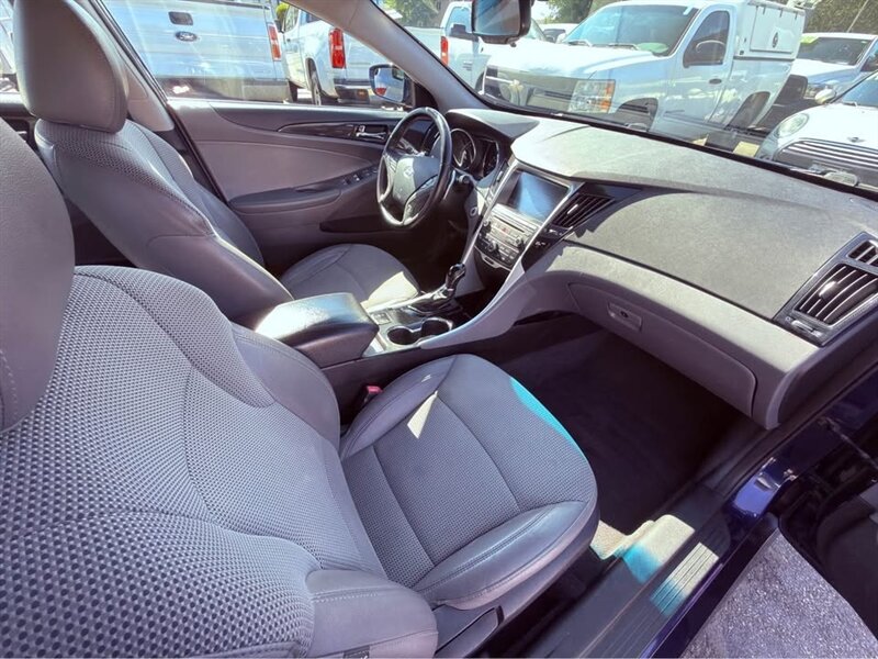 2014 Hyundai SONATA SE - Photo 18 - Burbank, CA 91505