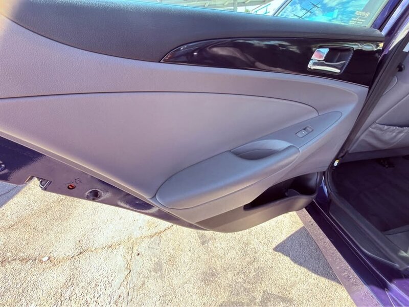 2014 Hyundai SONATA SE - Photo 11 - Burbank, CA 91505