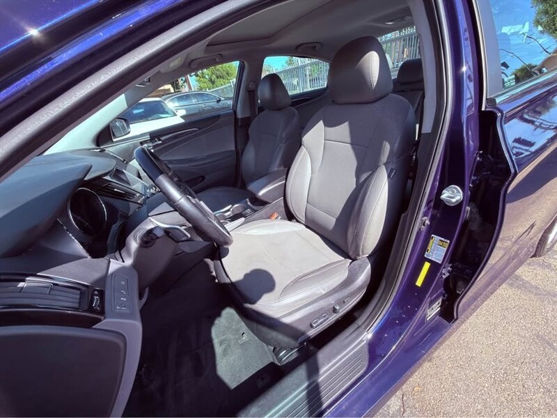 2014 Hyundai SONATA SE - Photo 10 - Burbank, CA 91505